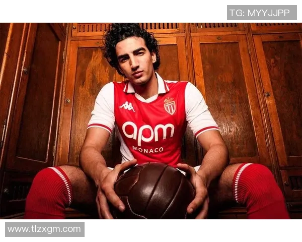 身穿25号球衣的足球明星是谁 他在球场上的表现如何